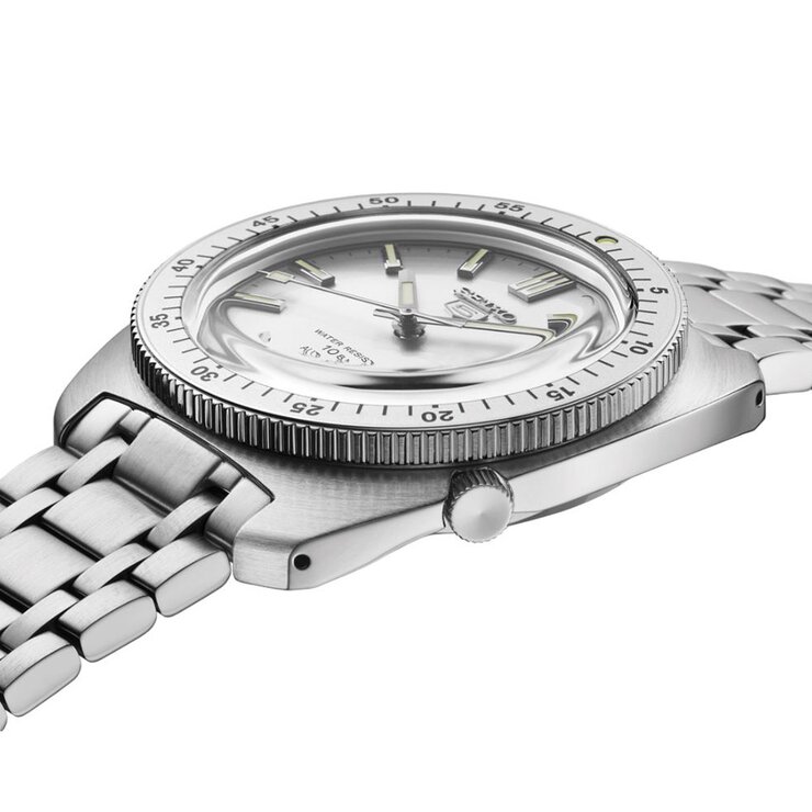 Seiko horloge met een kast in staal, met een wijzerplaat in het zilver en een diameter van 38