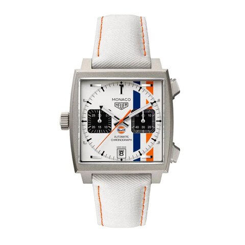 TAG Heuer horloge met een kast in titanium, met een wijzerplaat in het wit en een diameter van 39