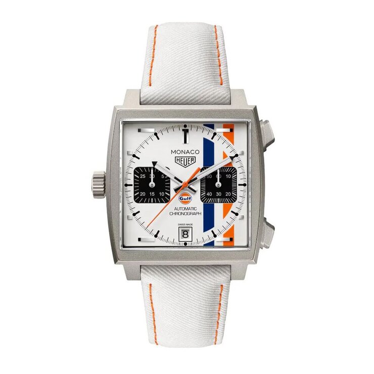 montre TAG Heuer avec un boîtier en titane, un cadran blanc et un diamètre de 39 mm