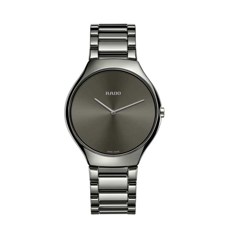 montre Rado avec un boîtier en céramique, un cadran gris et un diamètre de 39 mm