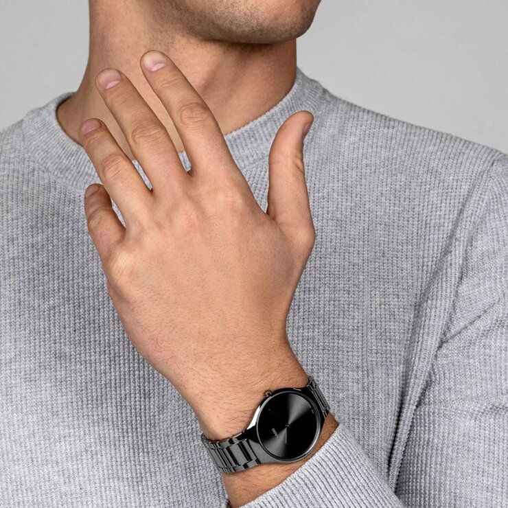 Rado horloge met een kast in keramiek, met een wijzerplaat in het grijs en een diameter van 39