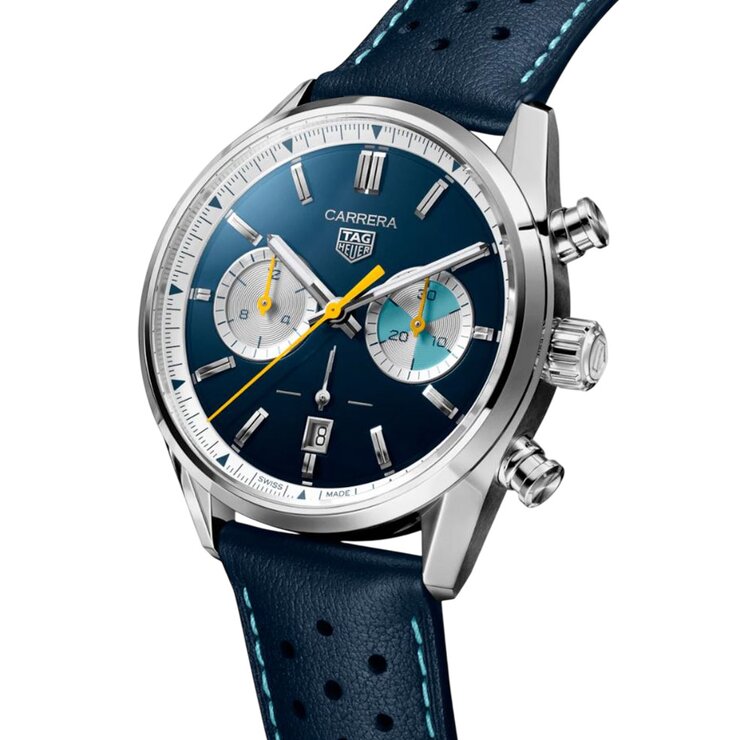 montre TAG Heuer avec un boîtier en acier, un cadran bleu et un diamètre de 42 mm
