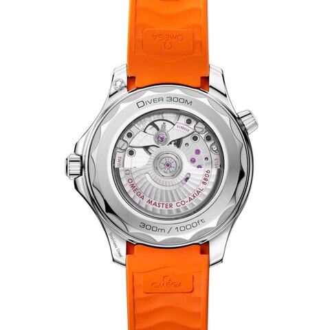 Omega horloge met een kast in staal, met een wijzerplaat in het zwart en een diameter van 42 mm