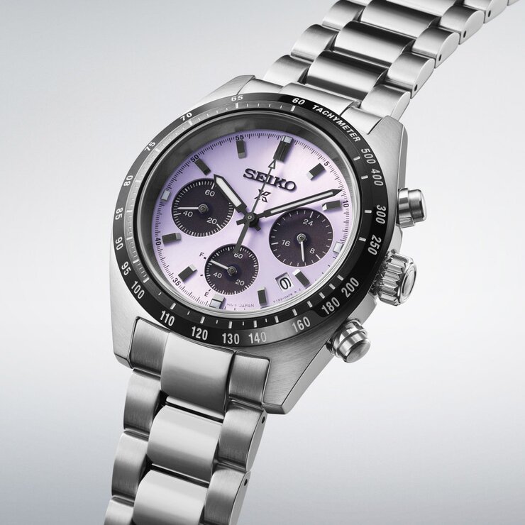 Seiko horloge met een kast in staal, met een wijzerplaat in het paars en een diameter van 39 mm