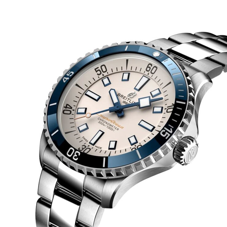 Breitling horloge met een kast in staal, met een wijzerplaat in het wit en een diameter van 42 mm