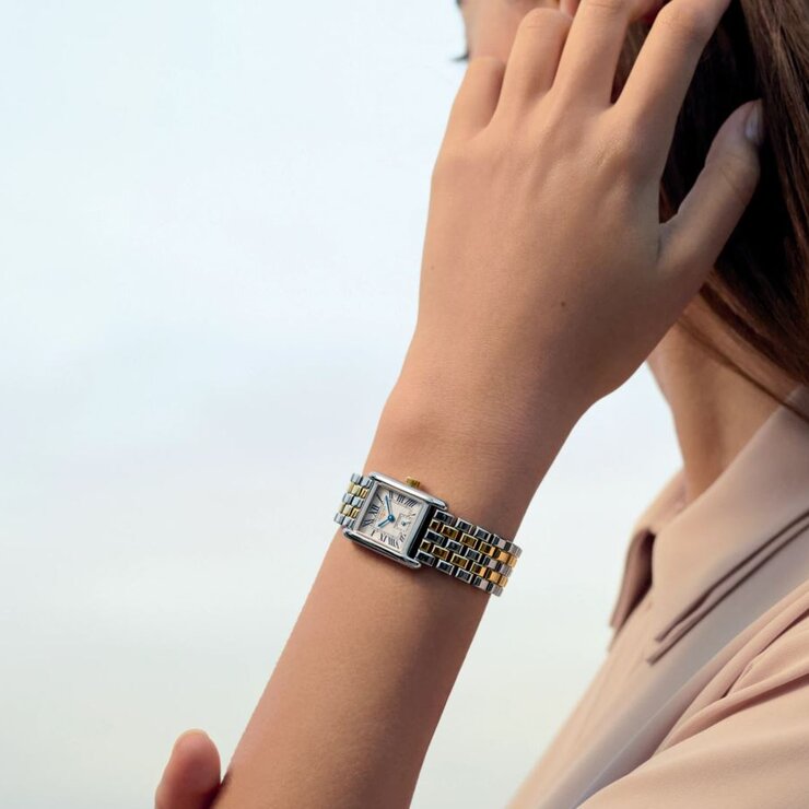 Longines horloge met een kast in staal en een wijzerplaat in het zilver