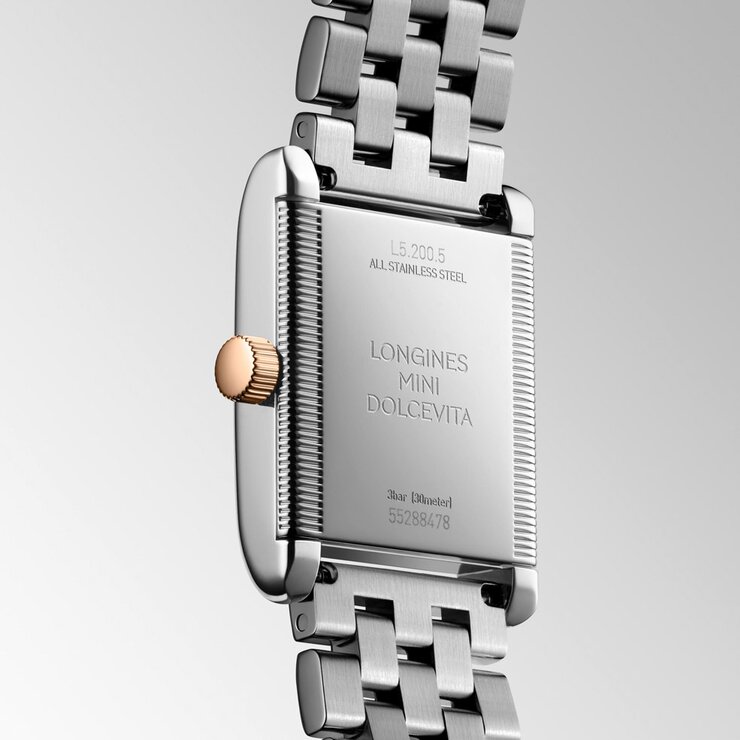 Longines horloge met een kast in staal en een wijzerplaat in het zilver