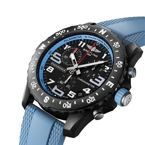 Breitling horloge met een kast in breitlight, met een wijzerplaat in het zwart en een diameter van 44 mm