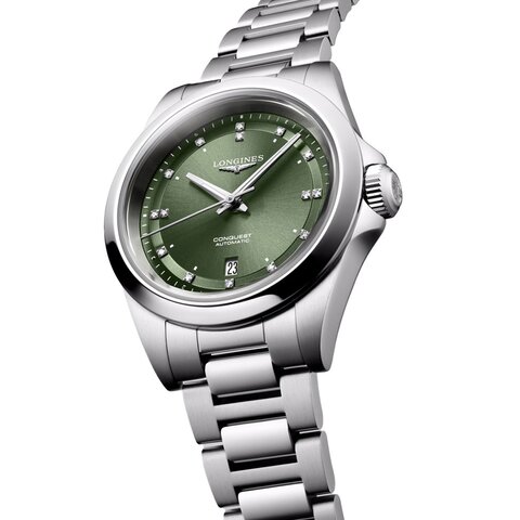 Longines horloge met een kast in staal, met een wijzerplaat in het groen met briljant en een diameter van 30 mm