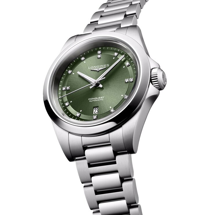 Longines horloge met een kast in staal, met een wijzerplaat in het groen met briljant en een diameter van 30 mm