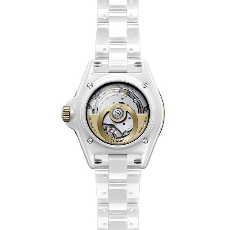 montre CHANEL un cadran blanc avec brilliant et un diamètre de 38 mm