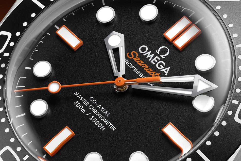 omega-diver-300m-orange-ref-210-32-42-20-01-006-dial-close-up.jpg