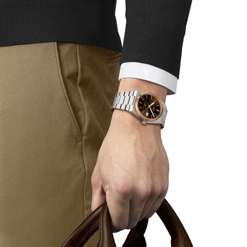 Tissot horloge met een kast in rosé goud op staal, met een wijzerplaat in het bruin en een diameter van 40 mm