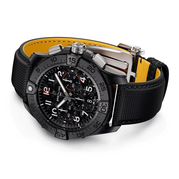 Breitling horloge met een kast in keramiek, met een wijzerplaat in het zwart en een diameter van 44 mm