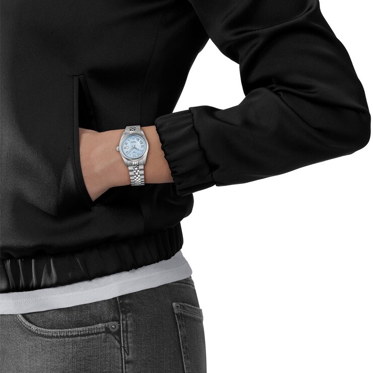 Tissot horloge met een kast in staal, met een wijzerplaat in het blauw en een diameter van 30 mm