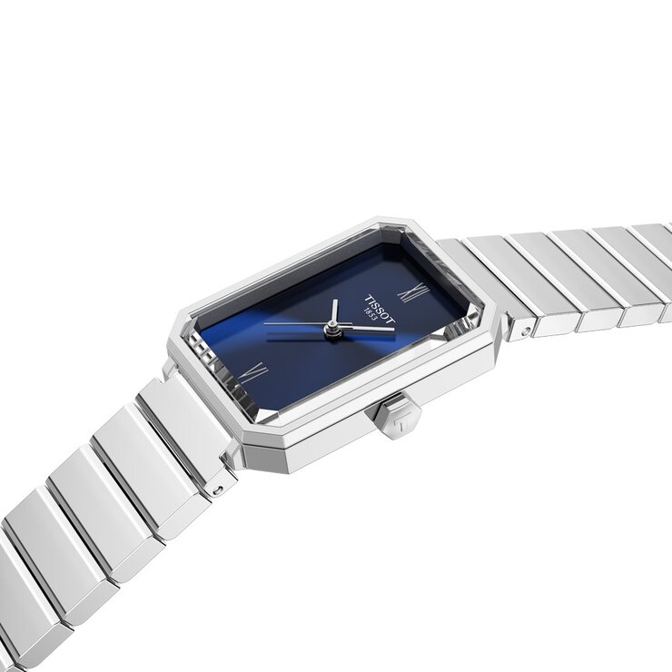 montre Tissot avec un boîtier en acier et un cadran bleu