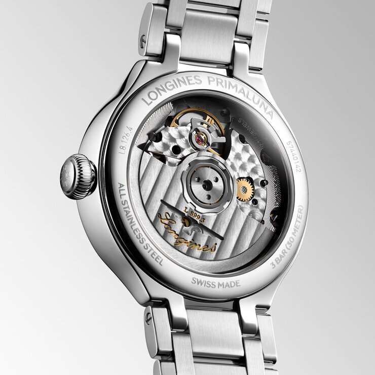 Longines horloge met een kast in staal, met een wijzerplaat in het zilver en een diameter van 34 mm