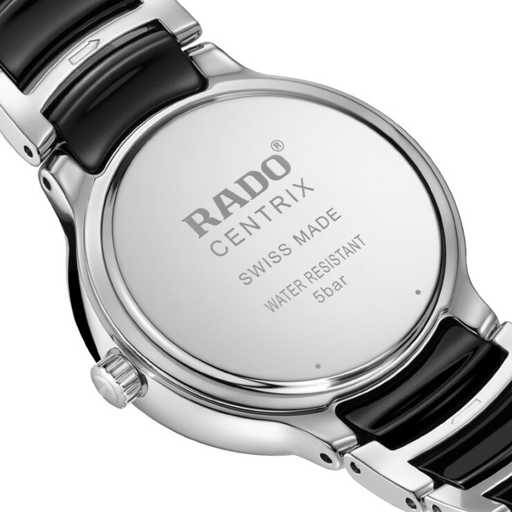 montre Rado avec un boîtier en acier, un cadran noir avec brilliant et un diamètre de 30.5 mm