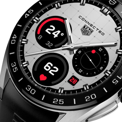 TAG Heuer horloge met een kast in keramiek op staal, met een wijzerplaat in het zwart en een diameter van 45 mm