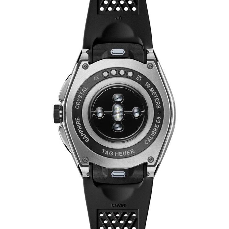 TAG Heuer horloge met een kast in keramiek op staal, met een wijzerplaat in het zwart en een diameter van 45 mm