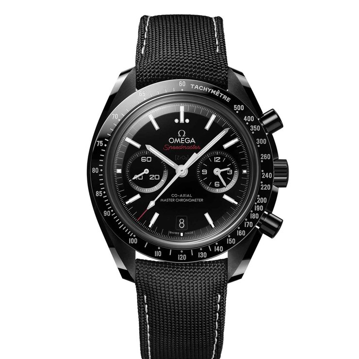 Omega horloge met een kast in keramiek, met een wijzerplaat in het zwart en een diameter van 44 mm