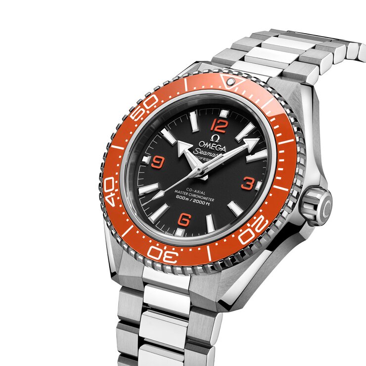 Omega horloge met een kast in keramiek op staal, met een wijzerplaat in het zwart en een diameter van 42 mm