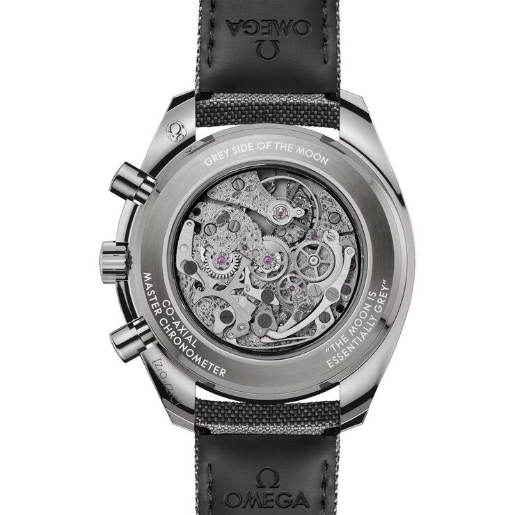 Omega horloge met een kast in keramiek, met een wijzerplaat in het grijs en een diameter van 44 mm