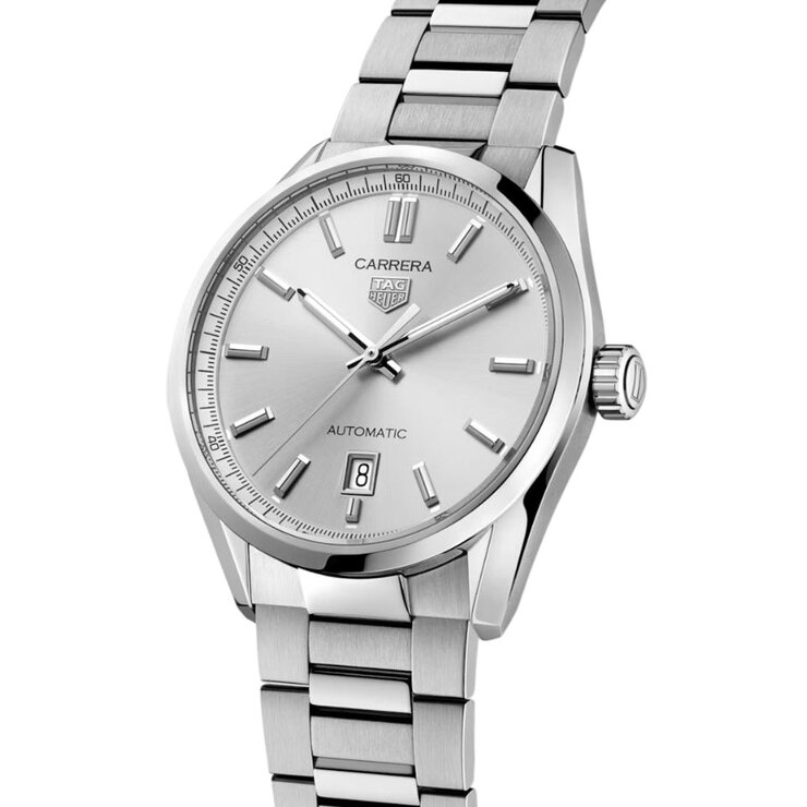 TAG Heuer horloge met een kast in staal, met een wijzerplaat in het zilver en een diameter van 39 mm