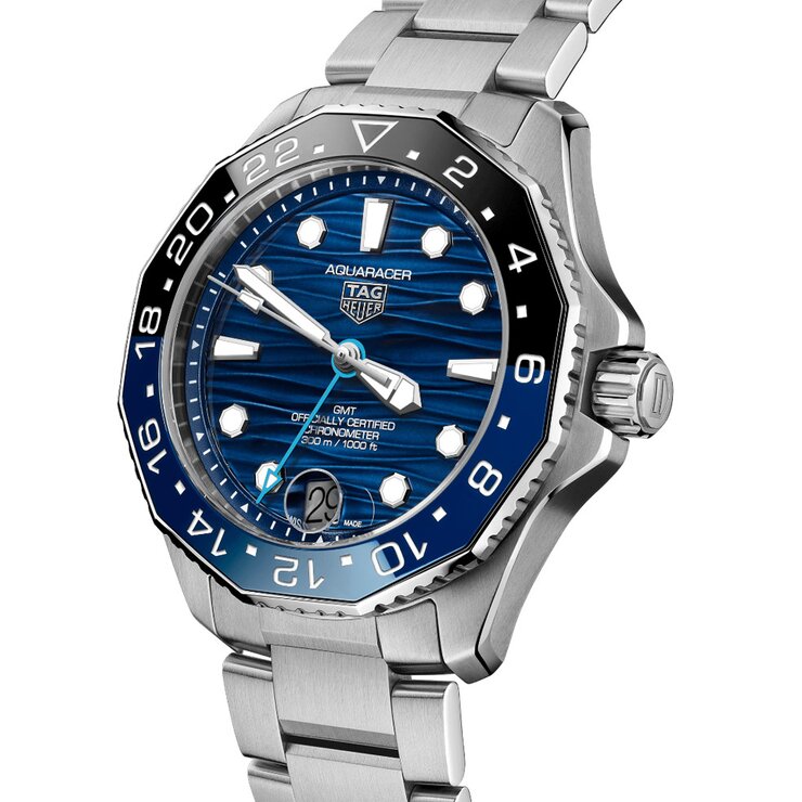 TAG Heuer horloge met een kast in staal, met een wijzerplaat in het blauw en een diameter van 42 mm