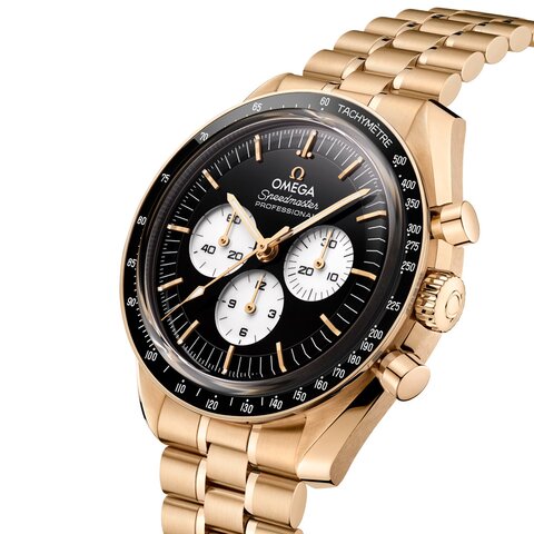 Omega horloge met een kast in geel goud, met een wijzerplaat in het zwart en een diameter van 42 mm