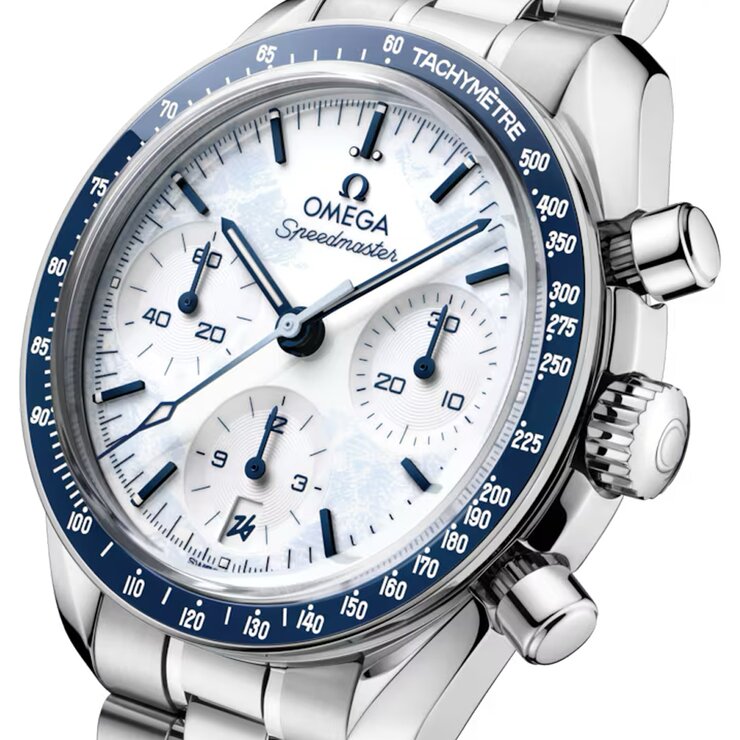 Omega horloge met een kast in keramiek op staal, met een wijzerplaat in het wit en een diameter van 38 mm