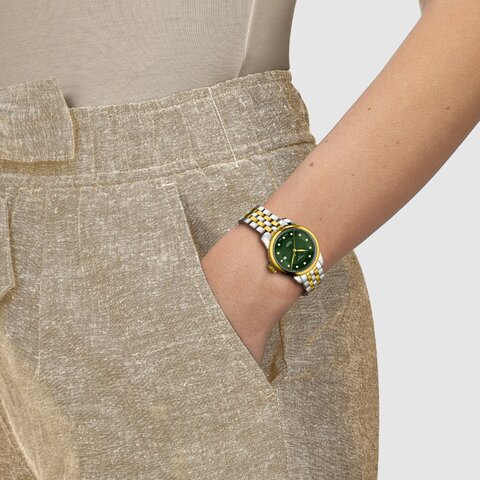 Tissot horloge met een kast in gele pvd-coating op staal, met een wijzerplaat in het groen met briljant en een diameter van 29 mm