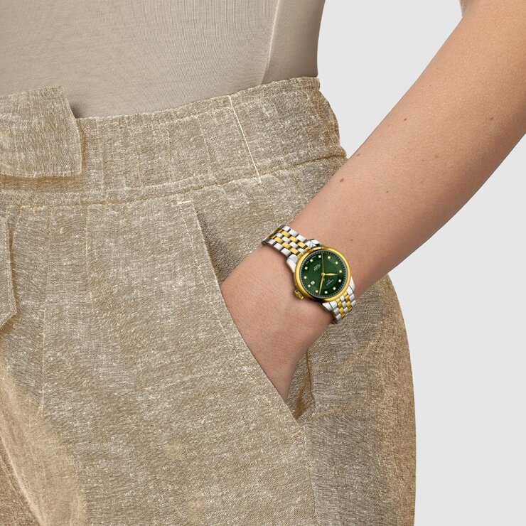 Tissot horloge met een kast in gele pvd-coating op staal, met een wijzerplaat in het groen met briljant en een diameter van 29 mm