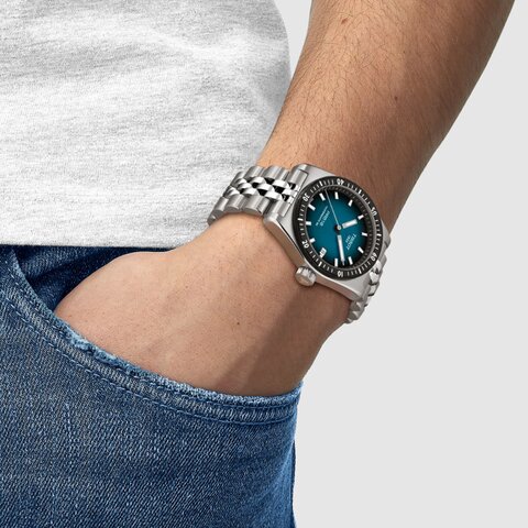 Tissot horloge met een kast in staal, met een wijzerplaat in het blauw en een diameter van 38 mm