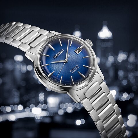 Seiko horloge met een kast in staal, met een wijzerplaat in het blauw en een diameter van 39.5 mm