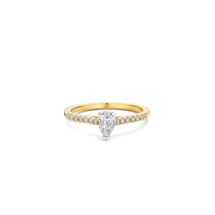 The Exclusive Collection verlovingsring in geel goud 18kt met peervormige diamant van 0,40 karaat als hoofdsteen omringd door briljanten van 0,18 karaat