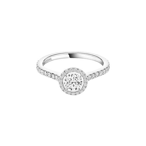 bague Messika en or blanc 18 ct avec brillant de 0.40 carat comme pierre principale entouré de briljants de 0,35 karaat