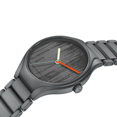 Rado horloge met een kast in keramiek, met een wijzerplaat in het grijs en een diameter van 40 mm