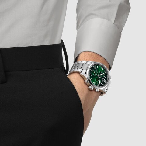 Tissot horloge met een kast in staal, met een wijzerplaat in het groen en een diameter van 42 mm