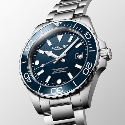 Longines horloge met een kast in keramiek op staal, met een wijzerplaat in het blauw en een diameter van 42 mm