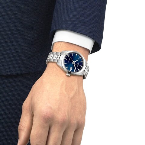 Tissot horloge met een kast in staal, met een wijzerplaat in het blauw en een diameter van 38 mm