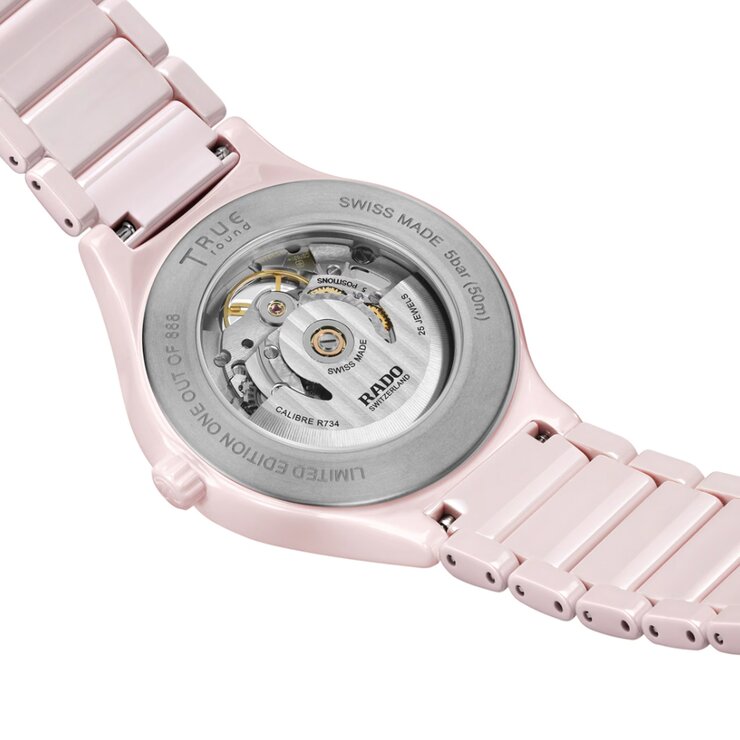 montre Rado avec un boîtier en céramique, un cadran rose et un diamètre de 40 mm