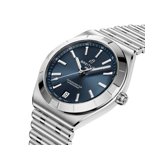 Breitling horloge met een kast in staal, met een wijzerplaat in het blauw en een diameter van 36 mm