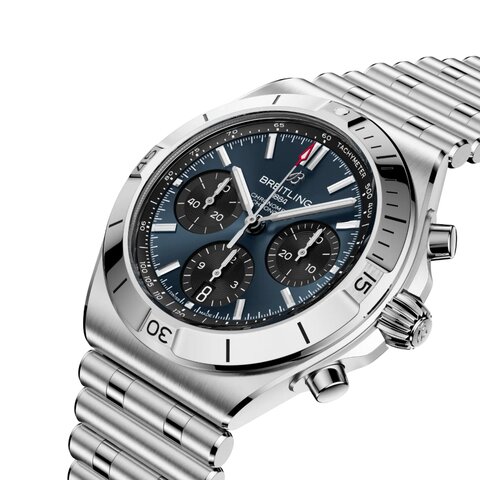 Breitling horloge met een kast in staal, met een wijzerplaat in het blauw en een diameter van 42 mm