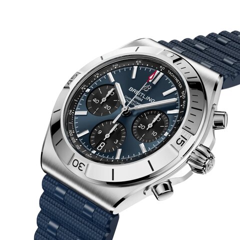 Breitling horloge met een kast in staal, met een wijzerplaat in het blauw en een diameter van 42 mm