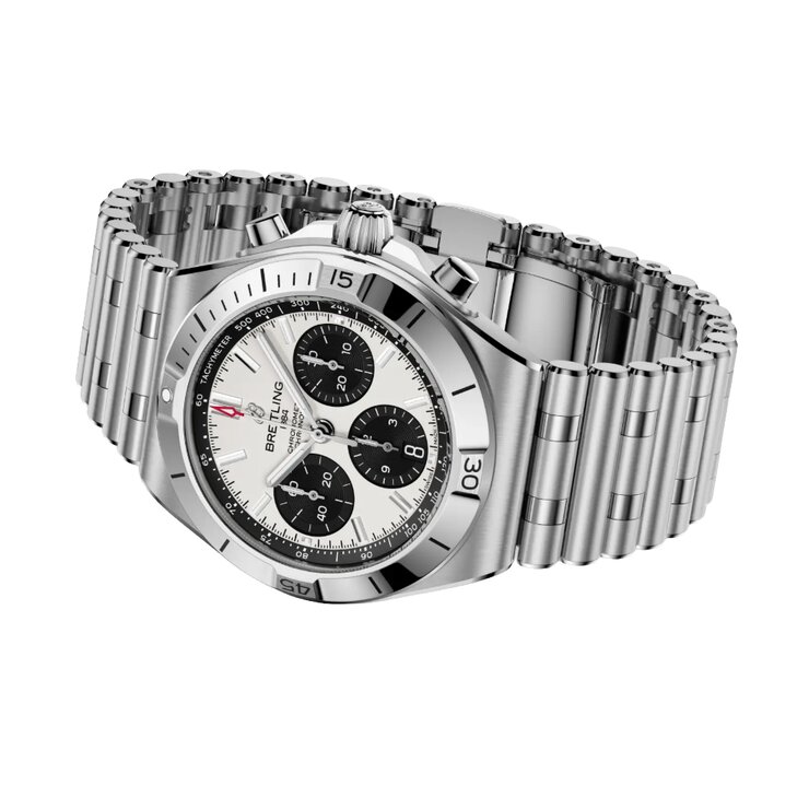 montre Breitling avec un boîtier en acier, un cadran blanc et un diamètre de 42 mm