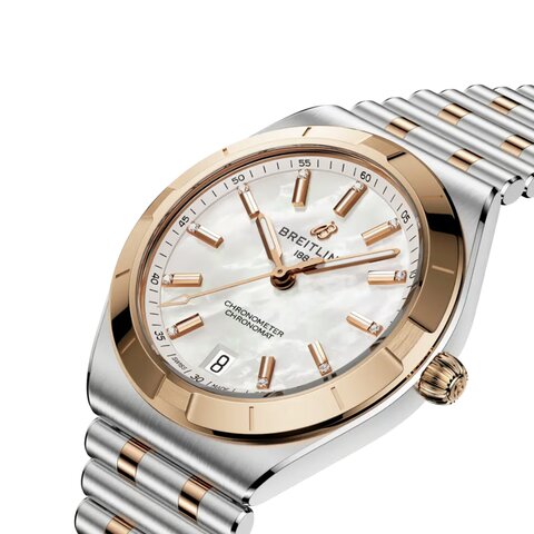 Breitling horloge met een kast in rosé goud op staal, met een wijzerplaat in het parelmoer met  briljant en een diameter van 36 mm