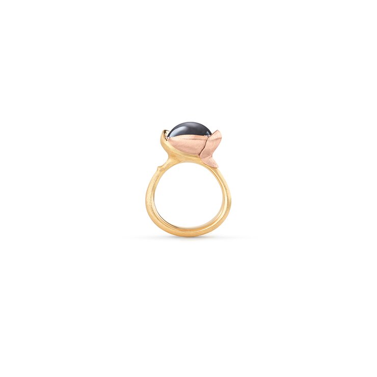 bague Ole Lynggaard en or jaune 18 ct avec pierre de lune entouré de briljants de 0,05 karaat