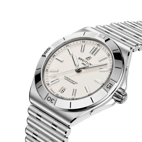 Breitling horloge met een kast in staal, met een wijzerplaat in het wit en een diameter van 40 mm