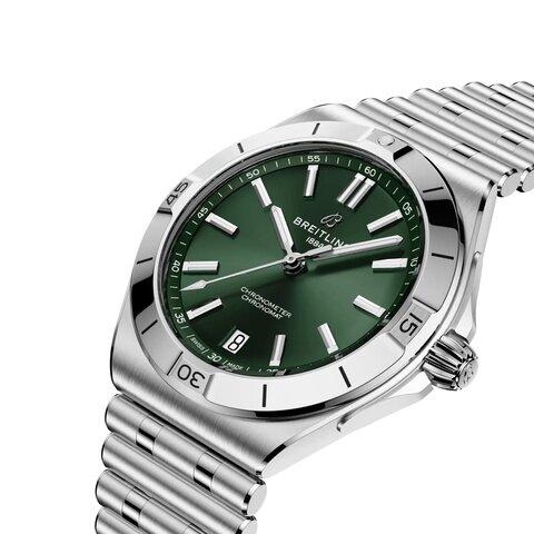 Breitling horloge met een kast in staal, met een wijzerplaat in het groen en een diameter van 40 mm
